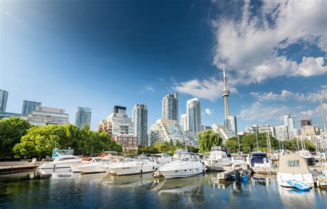 best place to stay in toronto canada.